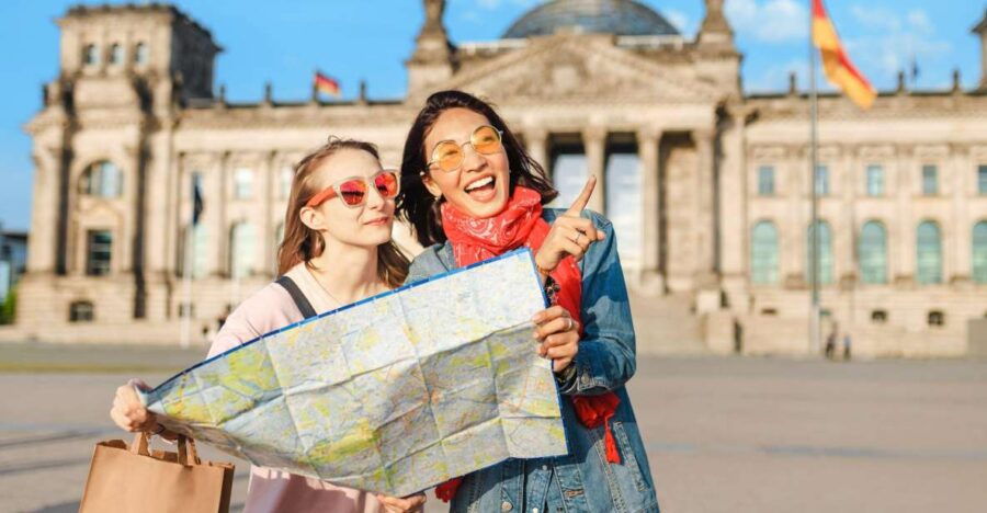 fast-track-wawel-castle-and-old-town-tour-with-transfers