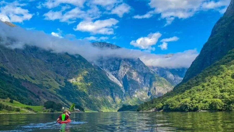 fjord-kayak-hardangerfjord-granvin