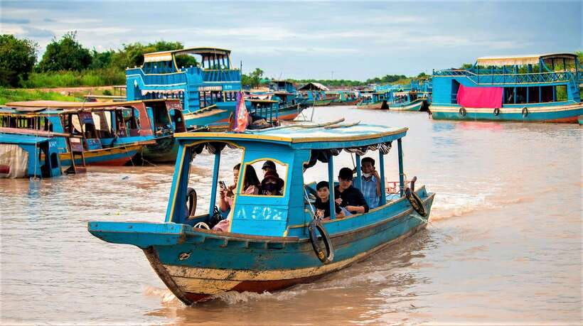 floating-village-mangroves-forest-tonle-sap-lake-boat-tour