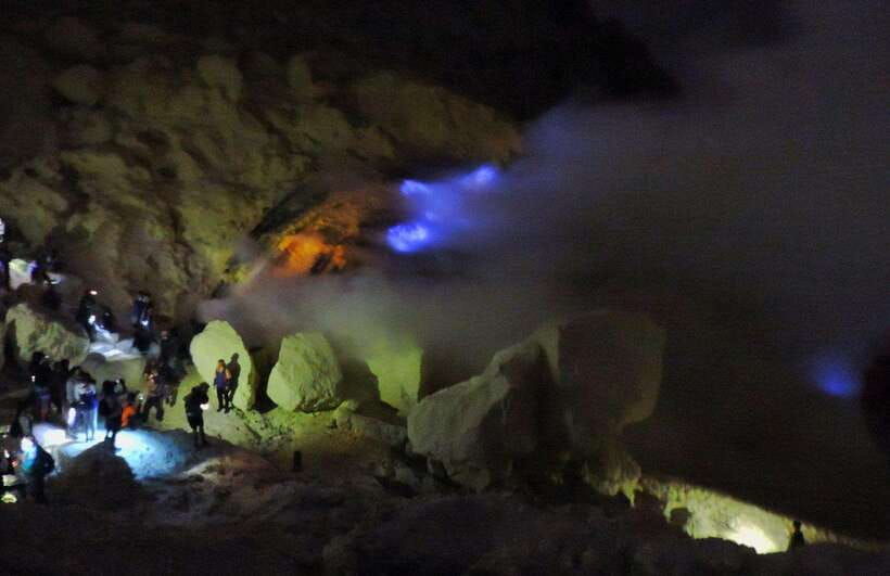 from-bali-exploring-ijen-crater-to-witness-the-blue-fire