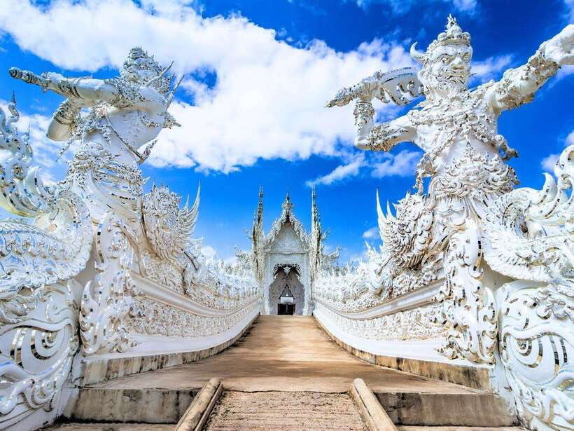 from-chiang-mai-chiang-rai-famous-temples-guided-tour