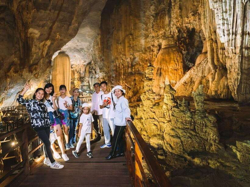 from-dong-hoi-paradise-cave-and-phong-nha-cave-day-tour