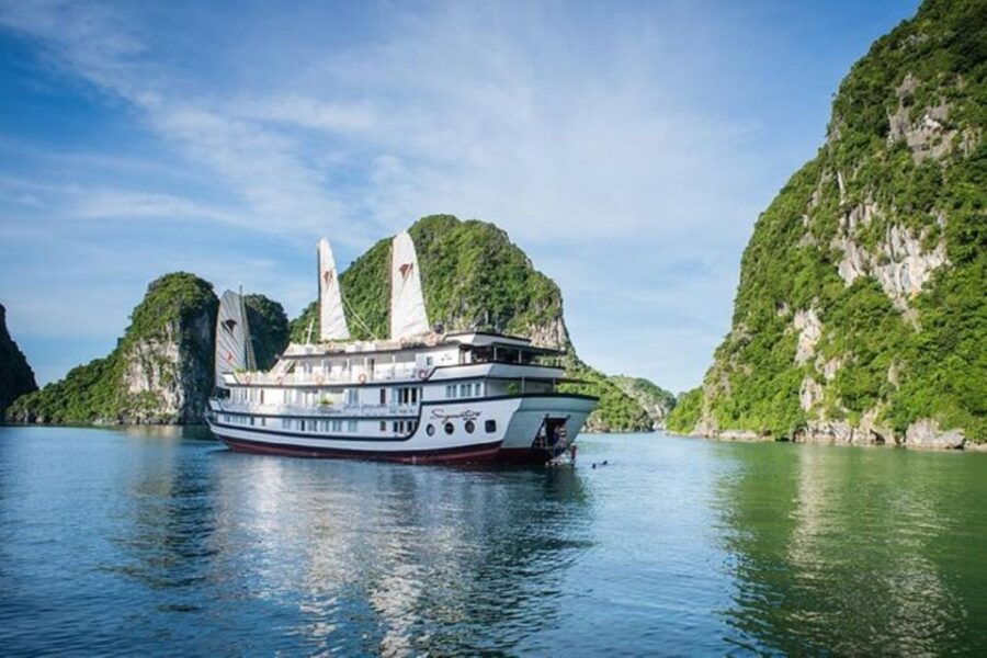 from-hanoi-2-day-bai-tu-long-bay-luxury-cruise-with-jacuzzi