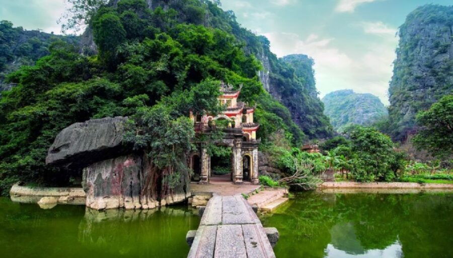 from-hanoi-bai-dinh-pagoda-trang-an-mua-cave-day-trip