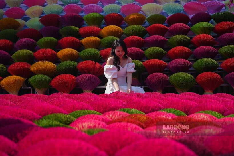 from-hanoi-incense-village-train-street-small-group-tour