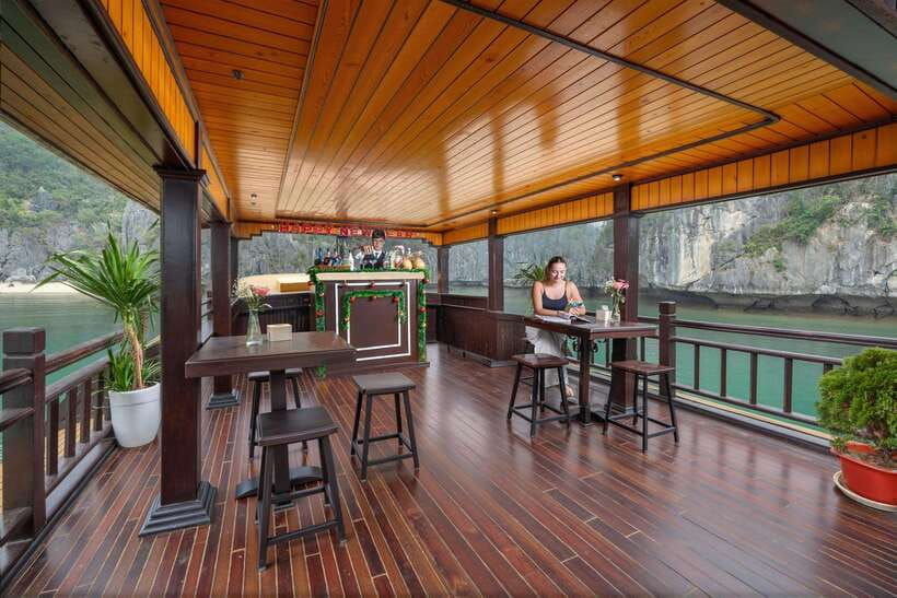 from-hanoi-lan-ha-bay-kayaking-sightseeing-cruise-trip