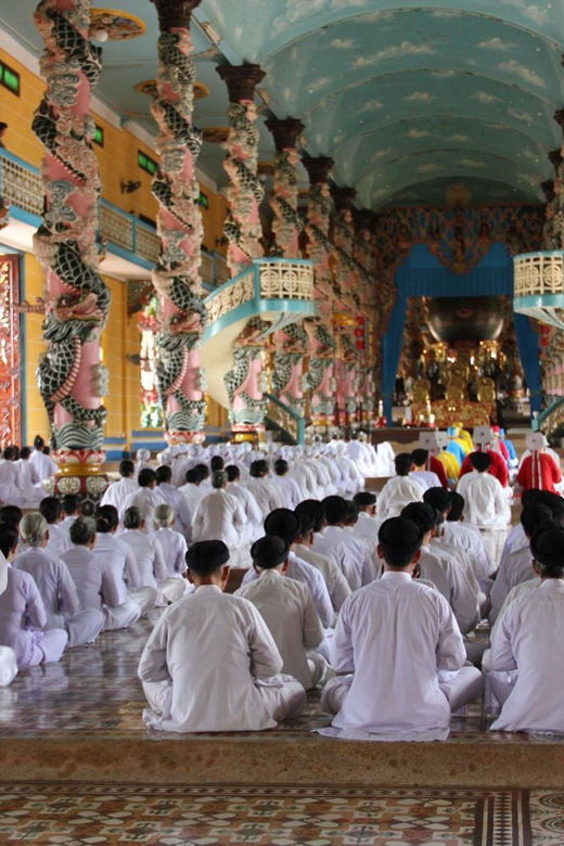 from-ho-chi-minh-cu-chi-tunnels-cao-dai-temple