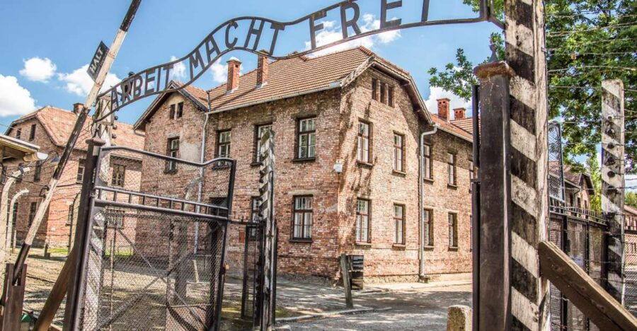 from-krakow-auschwitz-and-wieliczka-salt-mine-full-day-trip-2