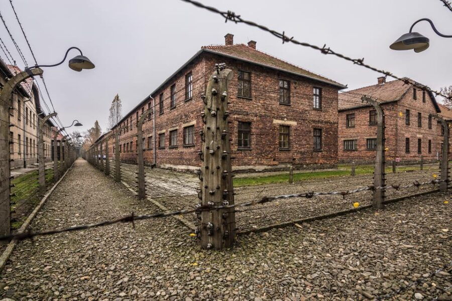 from-krakow-auschwitz-birkenau-guided-tour-hotel-pickup-2