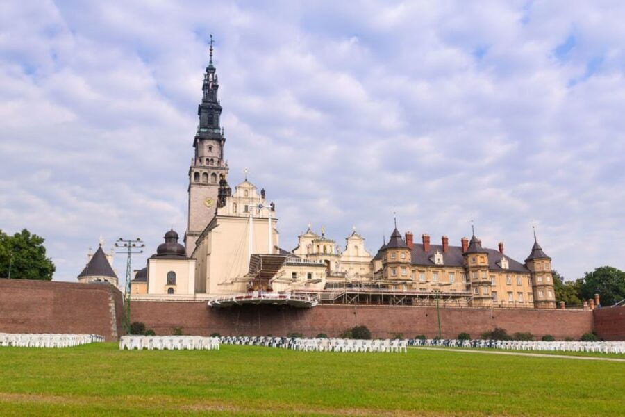 from-krakow-czestochowa-lagiewniki-pilgrim-sites-tour