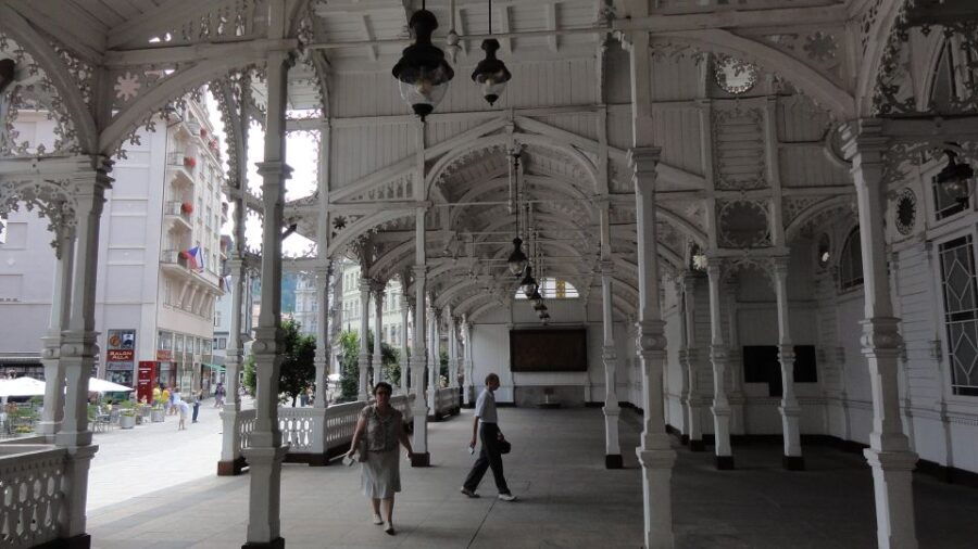 from-prague-private-karlovy-vary-crystal-factory-tour