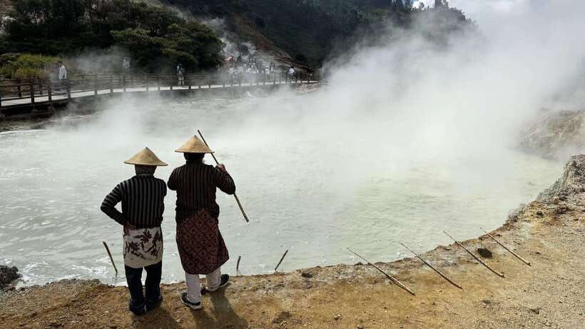 from-yogyakarta-dieng-tour-golden-sunrise-tea-plantation
