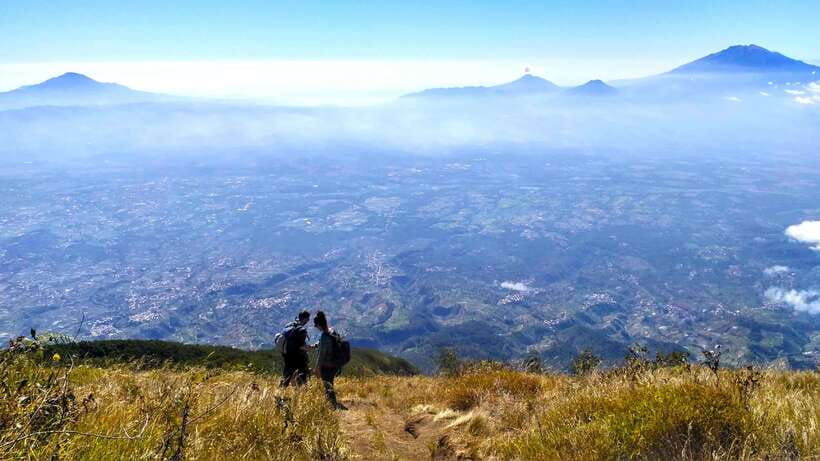 from-yogyakarta-mount-sumbing-day-hike-via-nepal-van-java