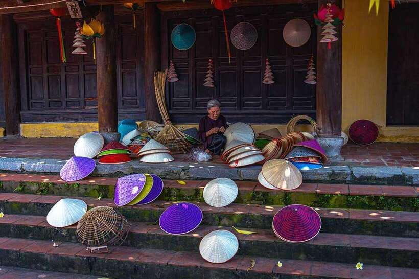 full-day-tour-incense-village-hat-making-lacquer-art-2