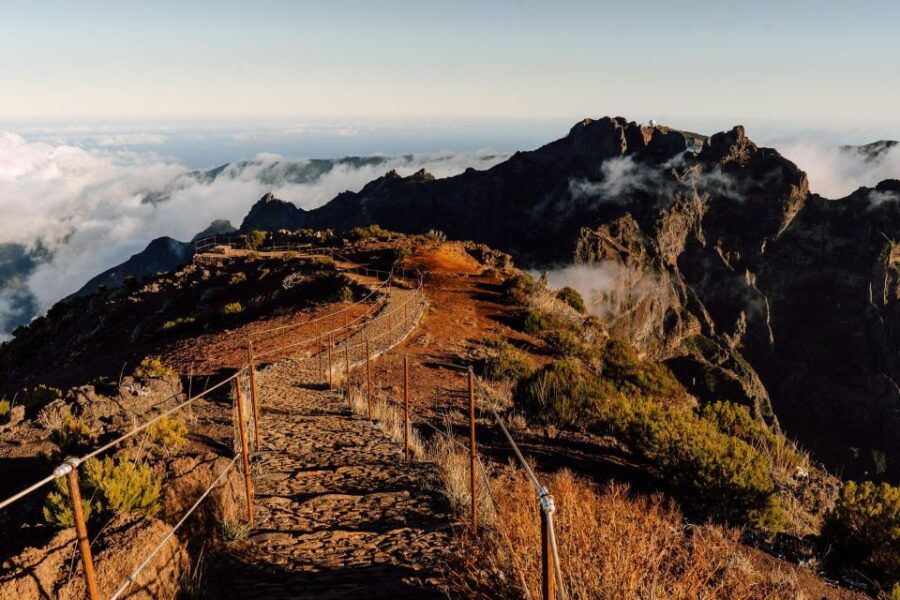funchal-sunrise-pico-do-arieiro-pico-ruivo-hike-transfer