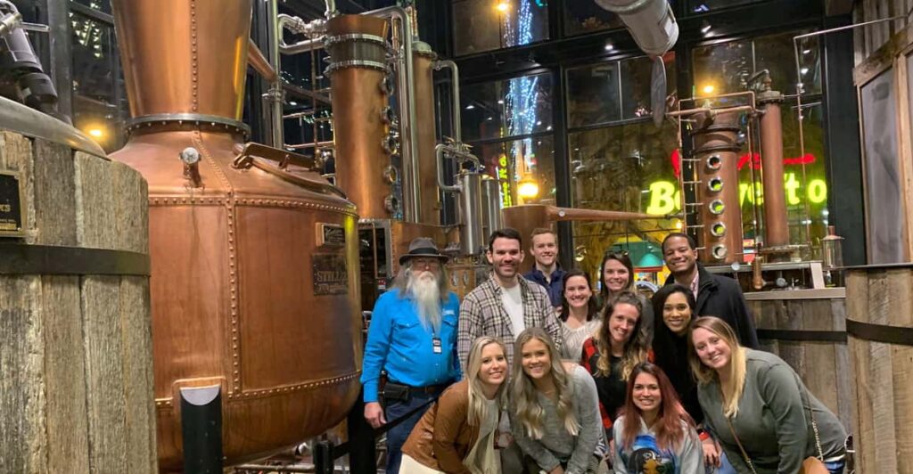 Gatlinburg: Wine and Moonshine Walking Tour With Tastings