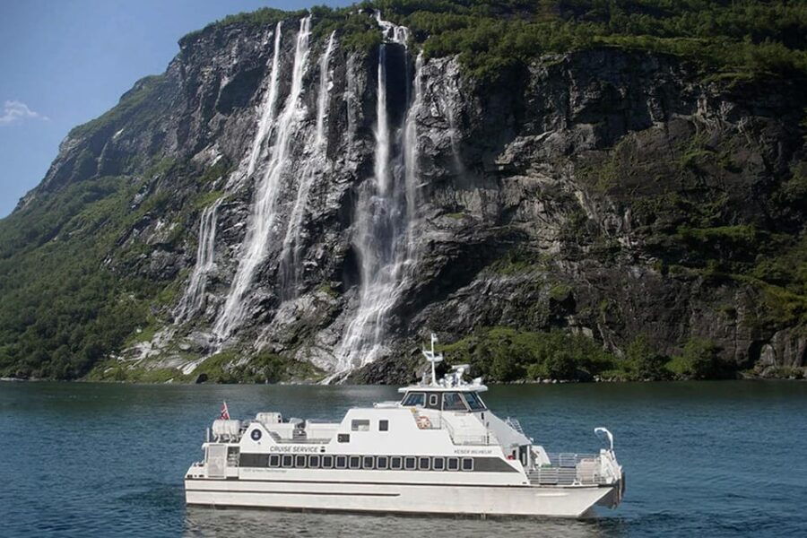 geiranger-hellesylt-sightseeing-one-way-ticket