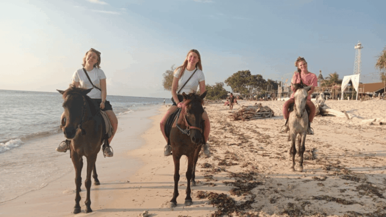 gili-trawangan-horse-riding-on-the-beach