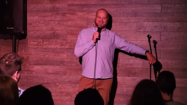 glasgow-scottish-comedy-show-in-an-american-bourbon-bar
