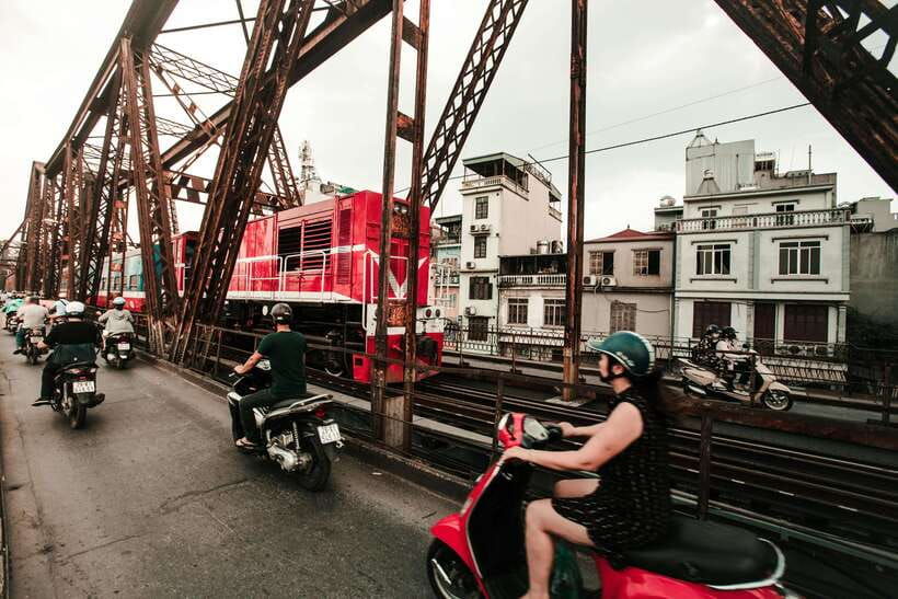 hanoi-ride-to-hanoi-jane-related-attractions-train-street