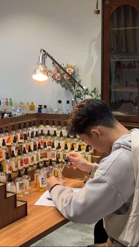 hanoi-vietnam-scents-perfumery-class