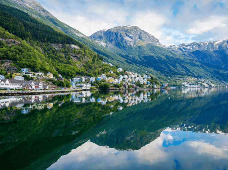 hardangerfjord-lunch-at-cider-farm-coffee-at-historic-hotel