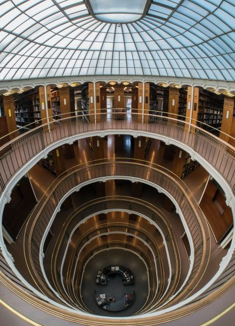 helsinki-architecture-walking-tour-with-expert
