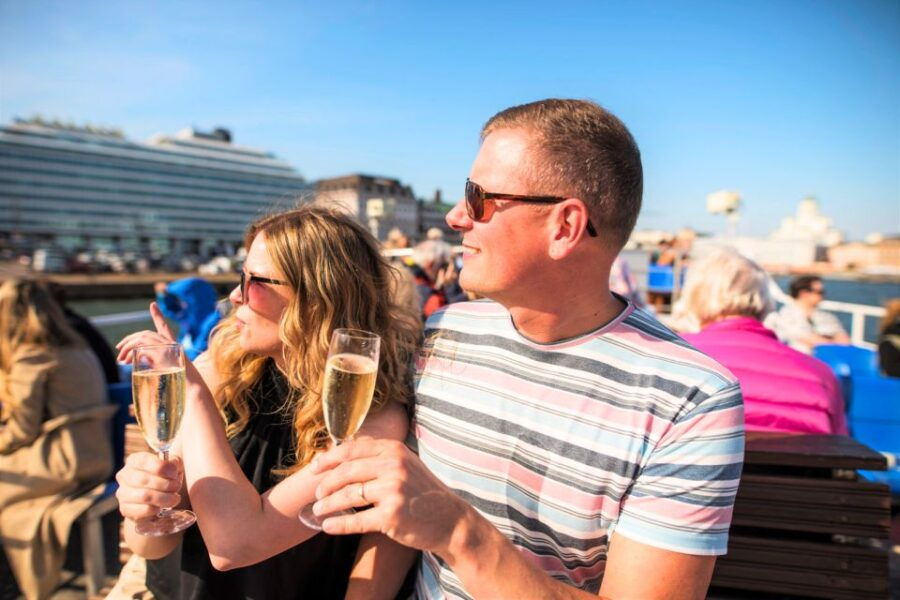 helsinki-hop-on-hop-off-bus-and-sightseeing-boat-tour
