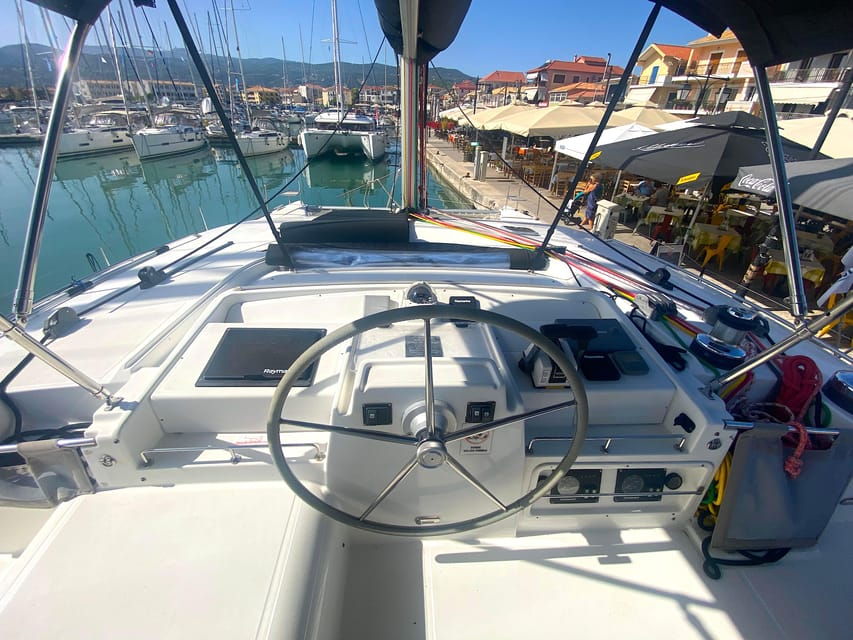 heraklion-catamaran-sailing-to-dia-island