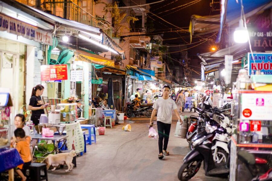 ho-chi-minh-city-private-street-food-evening-walking-tour