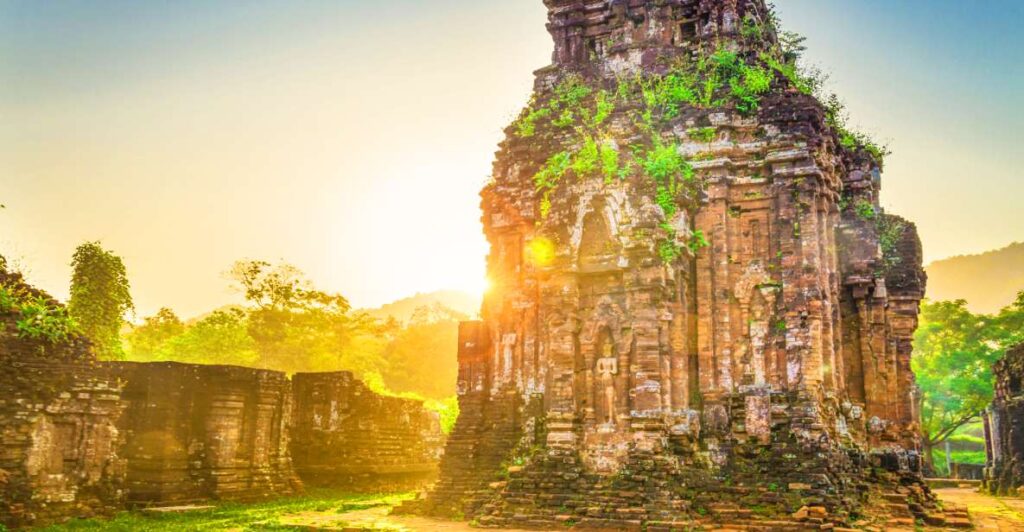 Hoi An/Da Nang: My Son Afternoon Tour: Banh My and Cruise