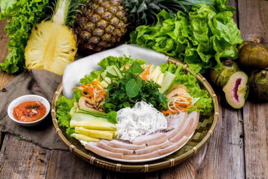 hoi-an-evening-food-tour-with-7-tastings-and-boat-trip