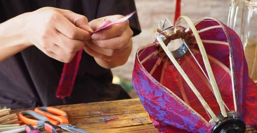 hoi-an-local-foldable-lantern-making-class-with-locals