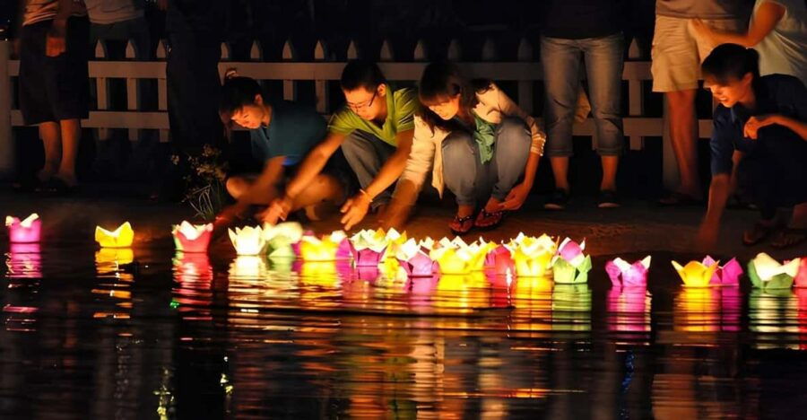 hoi-an-tour-boat-ride-and-flower-lantern-ceremony