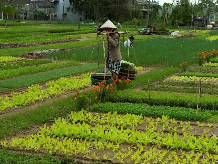 hoian-lantern-making-farmer-at-tra-que-small-group