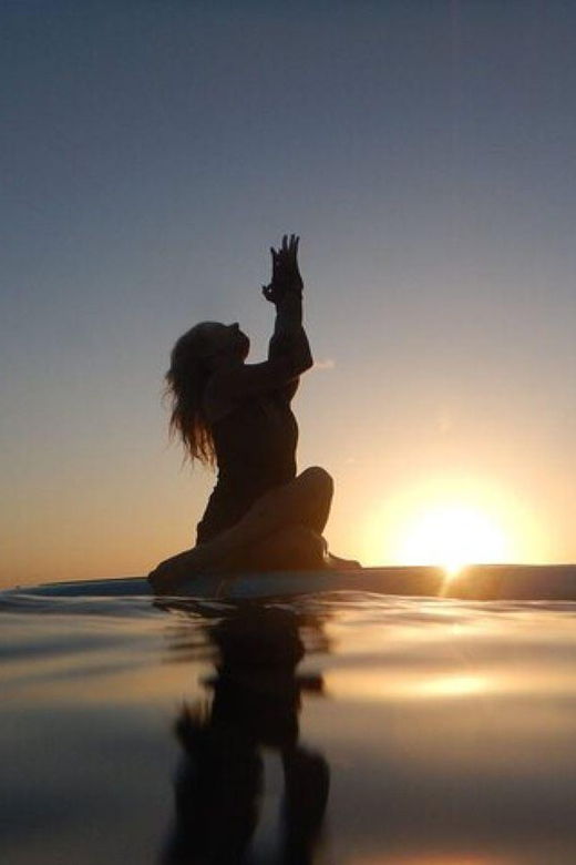 Honolulu: Sunset SUP Yoga Class