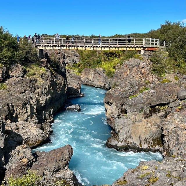 hraunfossar-barnafosshvamsvik-hot-spring-private-tour