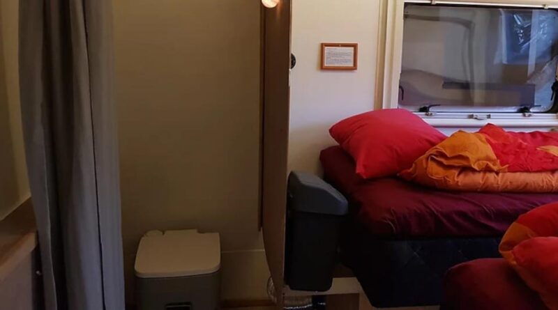 inari-overnight-aurora-hunt-in-mobile-cabin-on-lake-inari