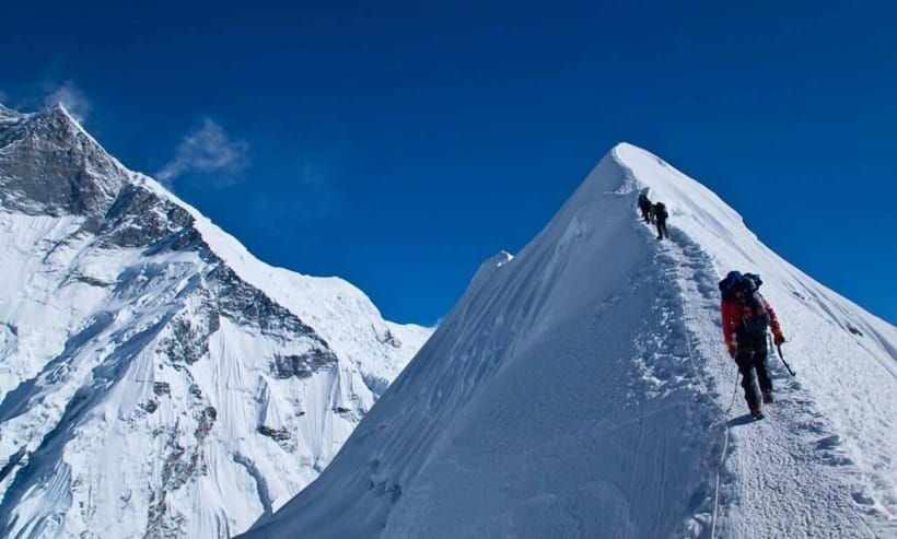 island-peak-climbing-everest-base-camp-18-days