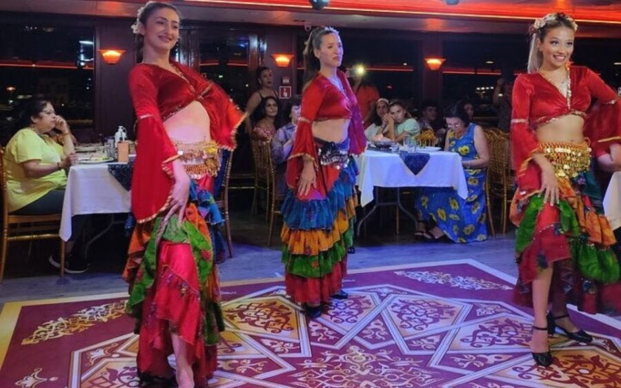 istanbul-bosphorus-dinner-cruise-with-private-table-show