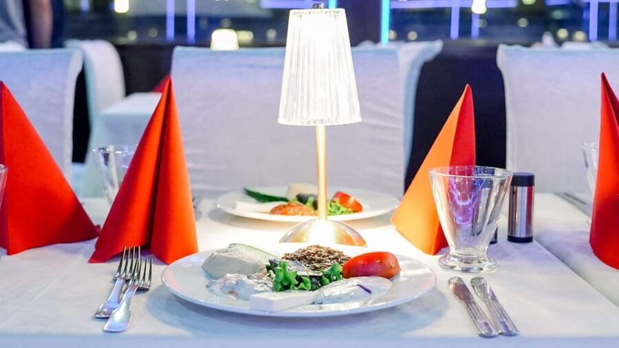 istanbul-bosphorus-dinner-cruise-with-private-table