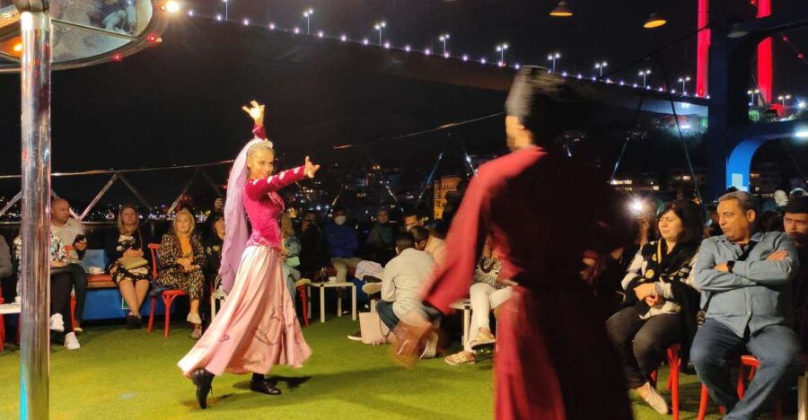 istanbul-bosphorus-dinner-cruise-with-turkish-night-show-3