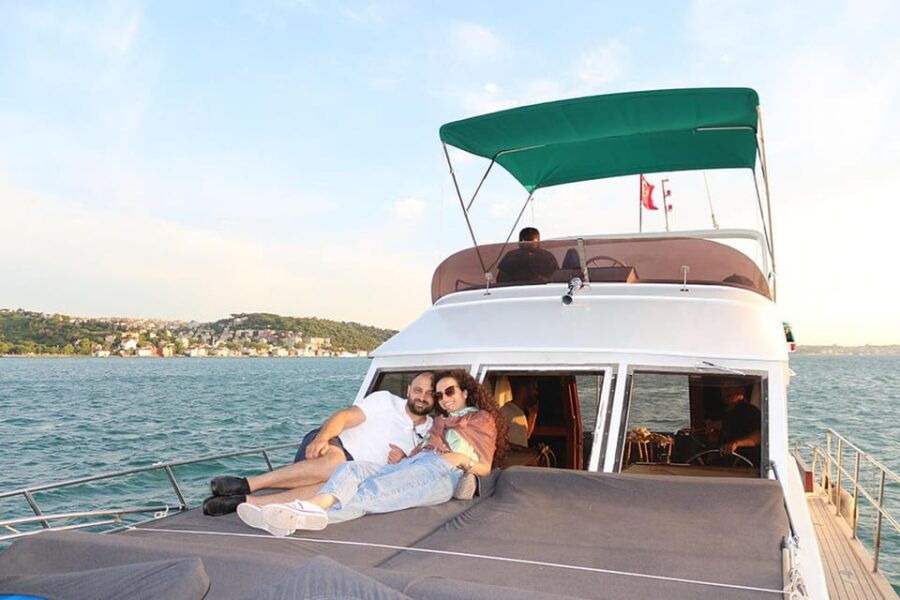 istanbul-bosphorus-yacht-cruise-at-sunset-with-snacks