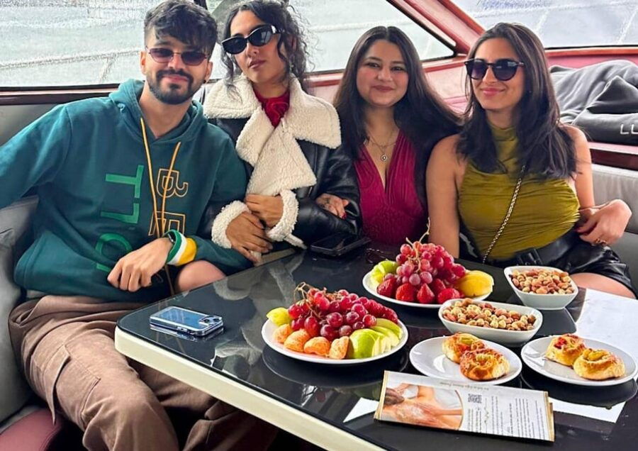 istanbul-daytime-bosphorus-yacht-cruise-with-fruit-snacks