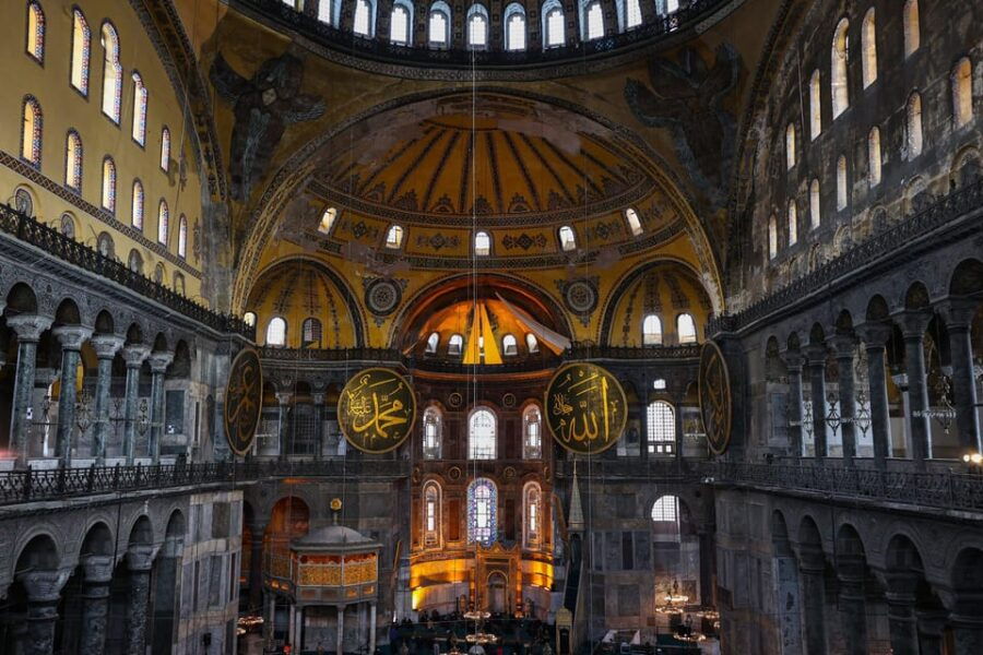 istanbul-hagia-sofia-blue-mosque-and-grand-bazaar-tour