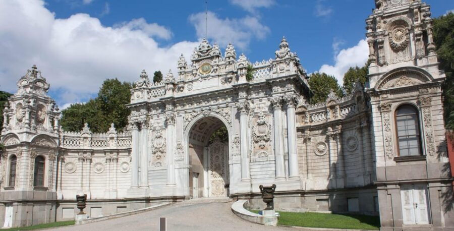 istanbul-topkapi-and-dolmabahce-palaces-guided-tour