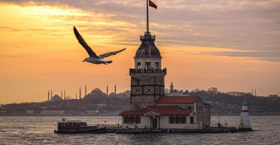 istanbul-tours-with-tram-save-time-in-heavy-traffic