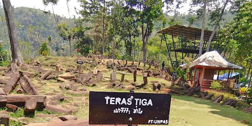 jakarta-private-tour-gunung-padang-site