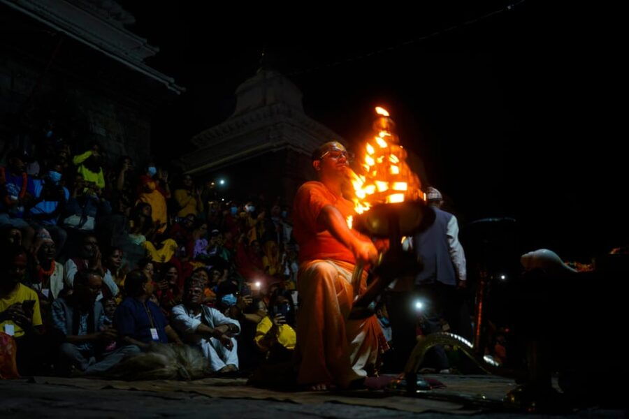 kathmandu-evening-aarati-tour-at-pashupatinath