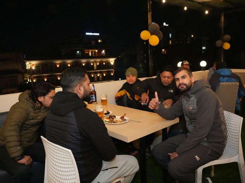 kathmandu-nepali-starter-platter-and-drink-at-atomix-bar